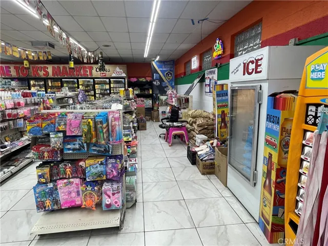 8277 S San Pedro, Los Angeles, California 90003