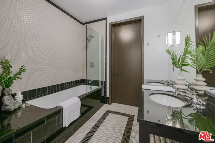 1645 Vine Street 707, Los Angeles, California 90028