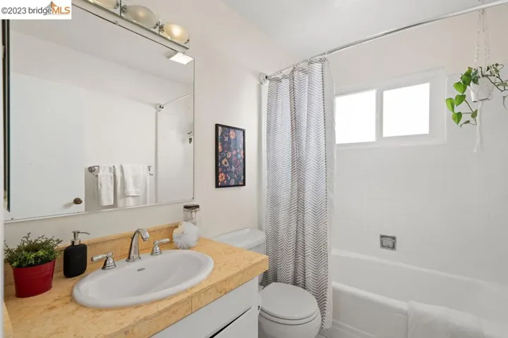 3557 Klamath St, Oakland, California 94602