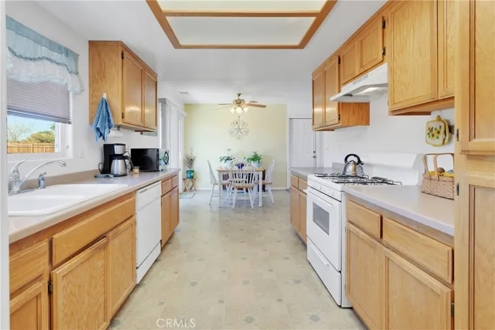 12548 Running Deer Road, Apple Valley, California 92308