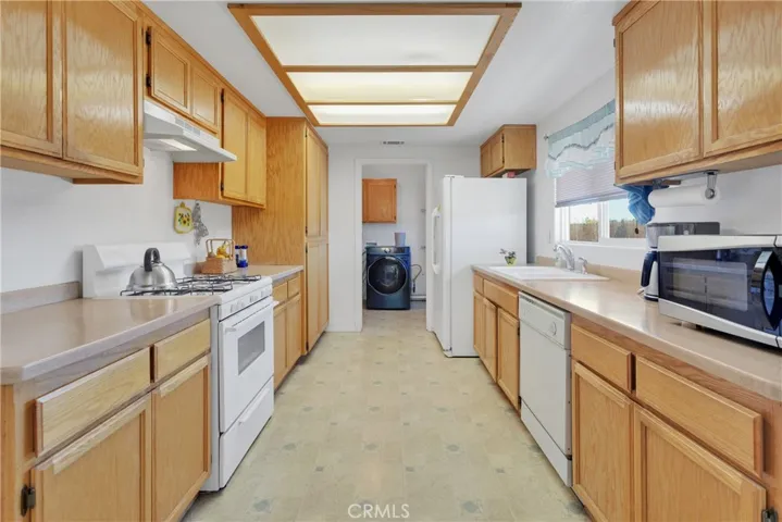 12548 Running Deer Road, Apple Valley, California 92308