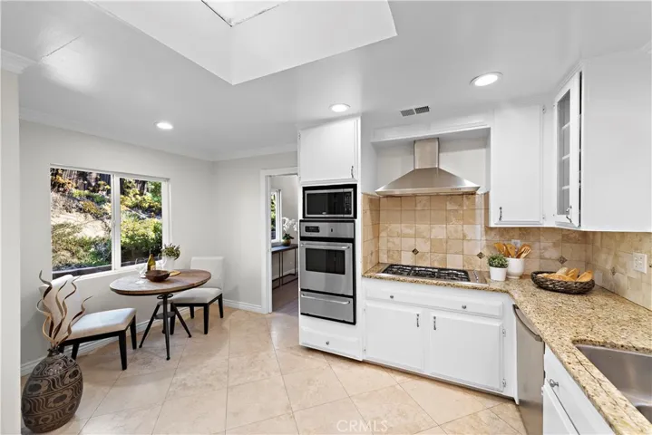 3044 Cresta Way, Laguna Beach, California 92651