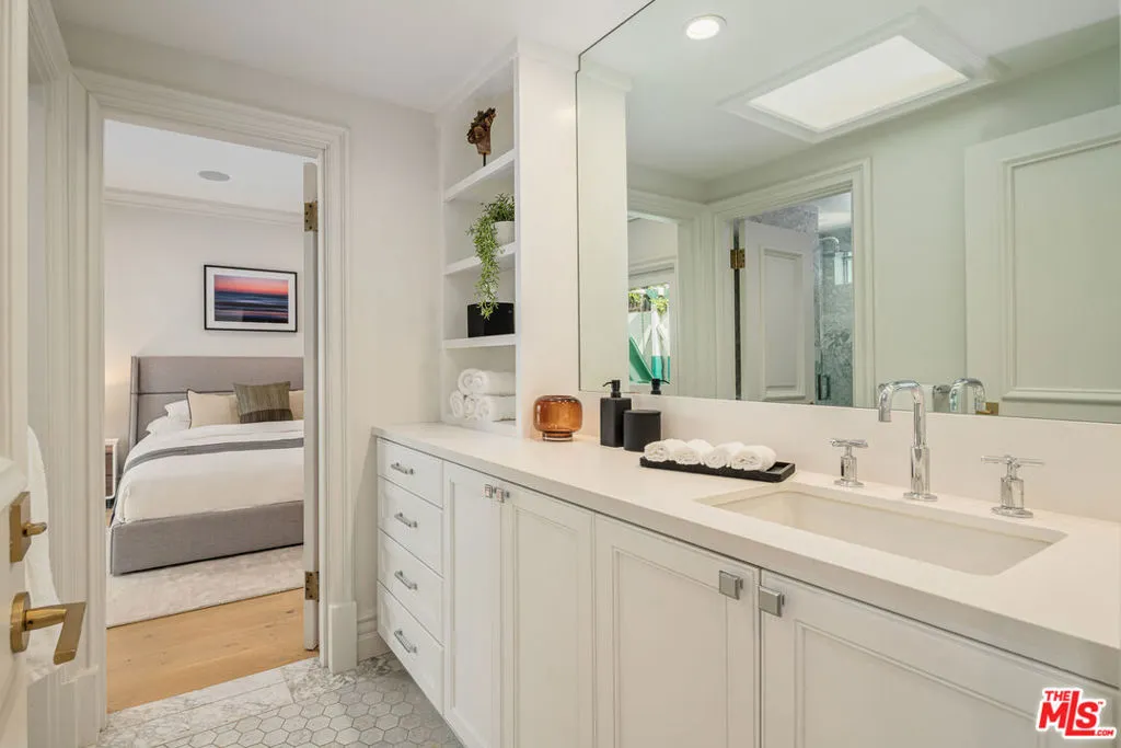 402 Doheny Road, Beverly Hills, California 90210 home-pic-26