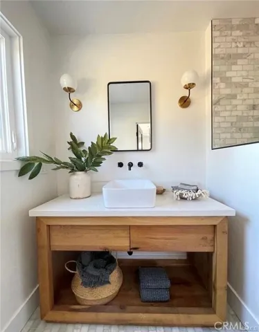 984 Grove Place, Costa Mesa, California 92627