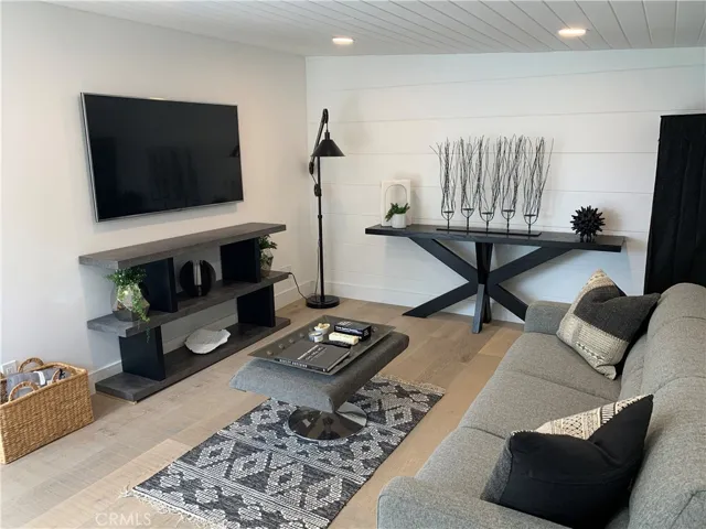 490 Thalia Street, Laguna Beach, California 92651