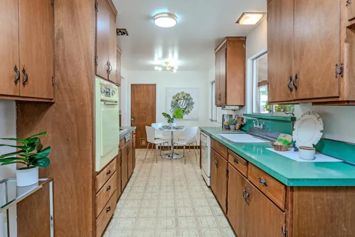 10460 Creston Drive, Los Altos, California 94024