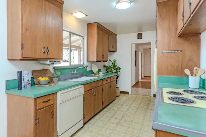 10460 Creston Drive, Los Altos, California 94024