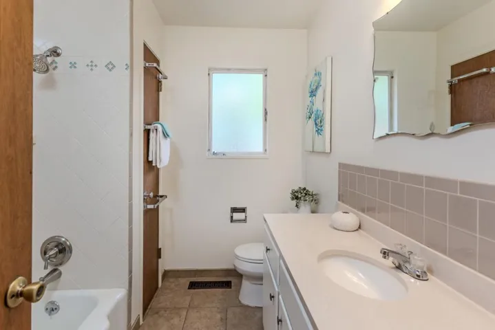 10460 Creston Drive, Los Altos, California 94024