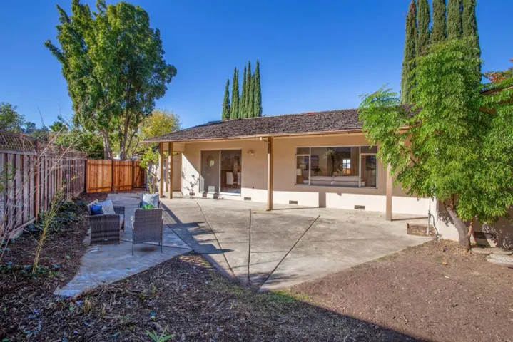 10460 Creston Drive, Los Altos, California 94024
