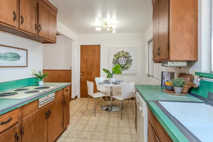 10460 Creston Drive, Los Altos, California 94024