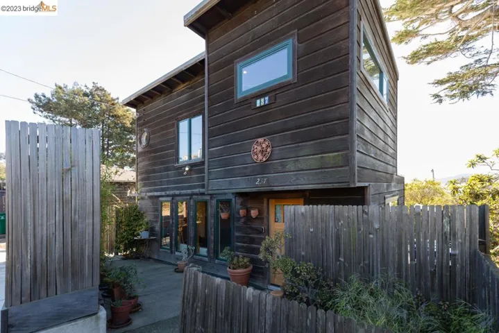 237 Bishop Ave, Richmond, California 94801