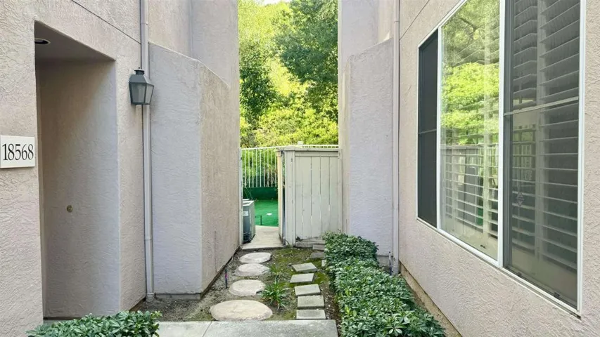 18568 Caminito Pasadero, San Diego, California 92128