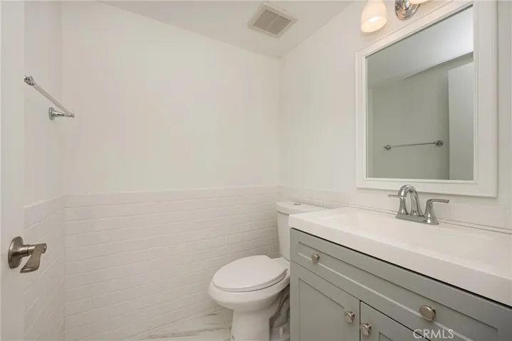 1/2 bath