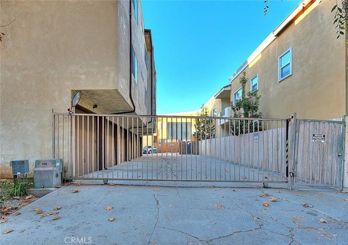 Driveway gate