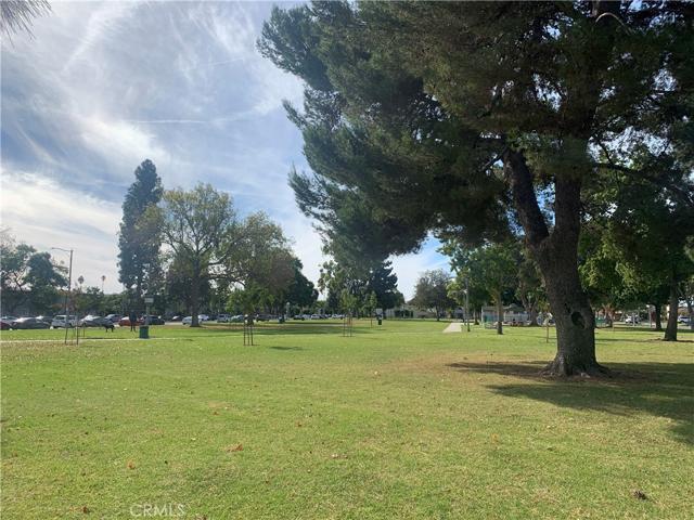 Nearby Bixby Knolls park