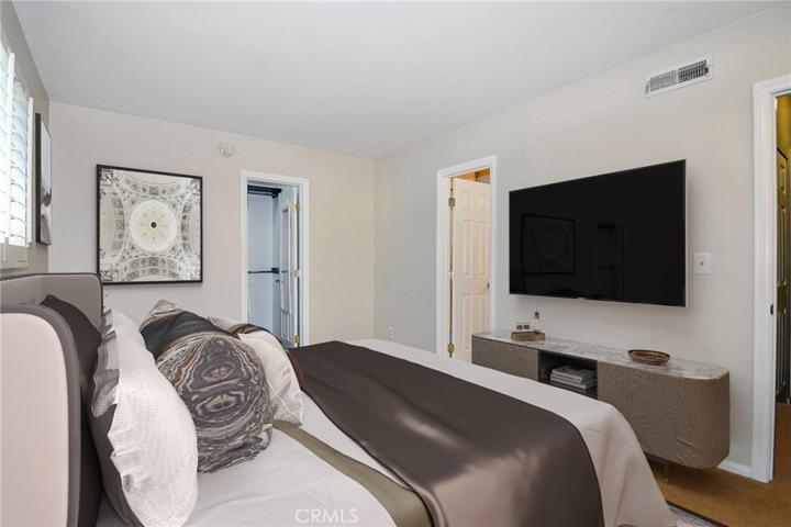 9763 Via Nola, Burbank, California 91504