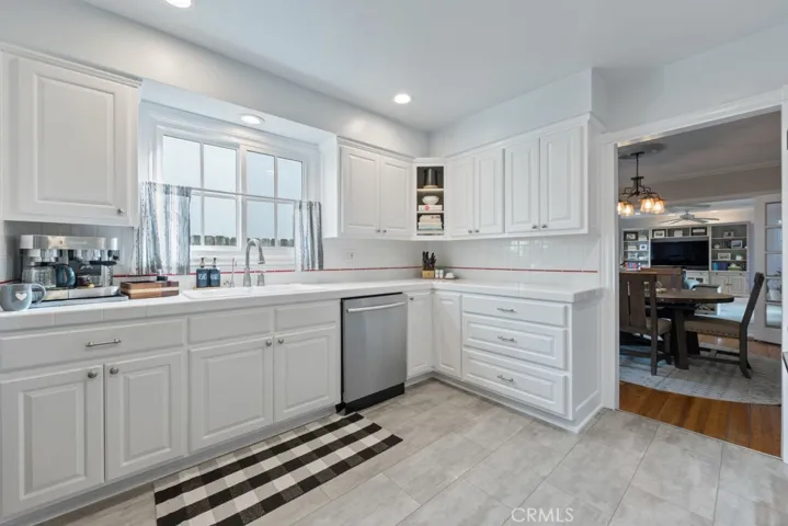 6880 East 10th Street, Long Beach, California 90815