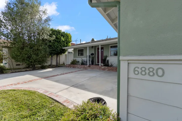 6880 East 10th Street, Long Beach, California 90815