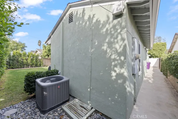 6880 East 10th Street, Long Beach, California 90815