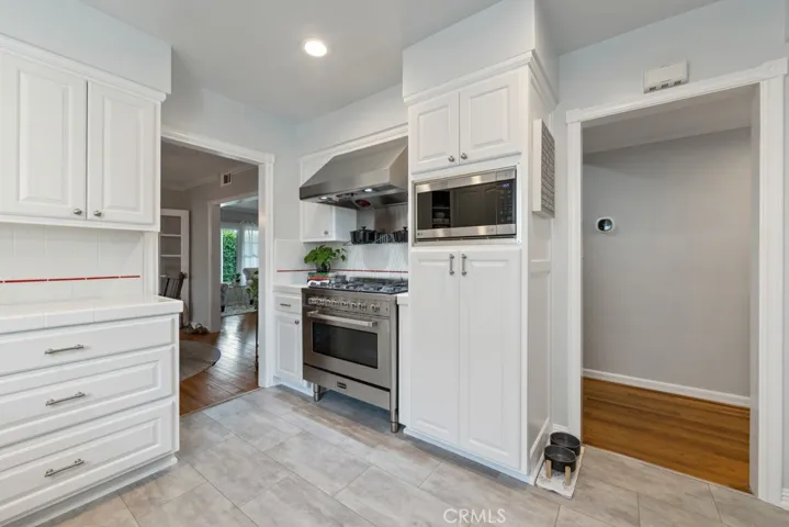 6880 East 10th Street, Long Beach, California 90815