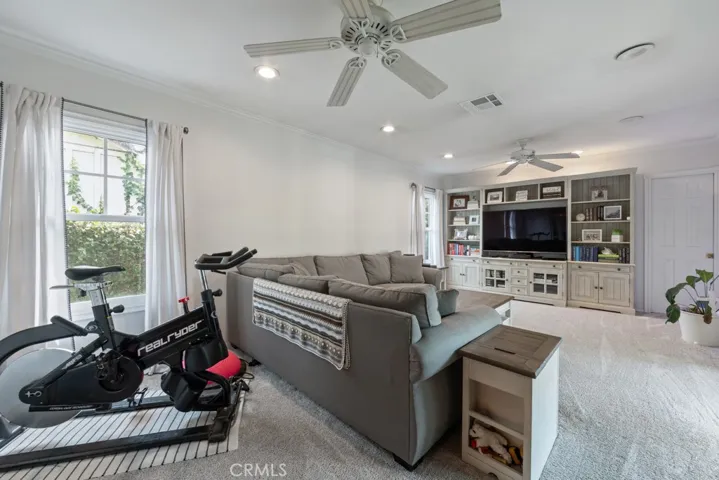 6880 East 10th Street, Long Beach, California 90815