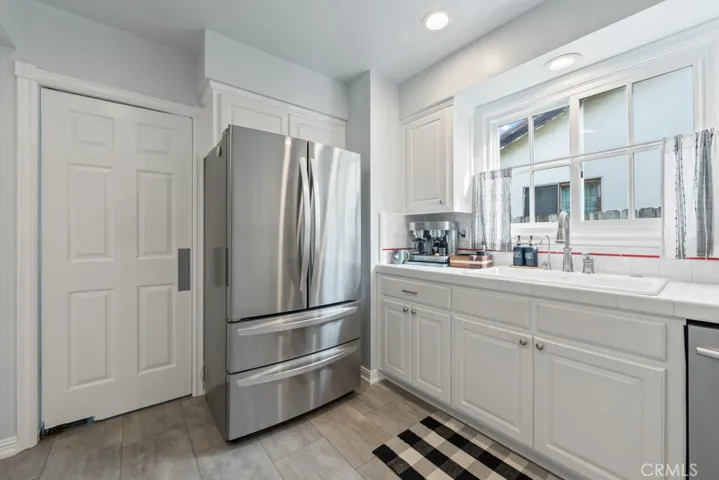 6880 East 10th Street, Long Beach, California 90815