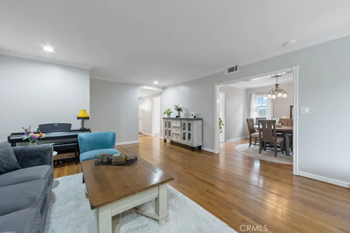 6880 East 10th Street, Long Beach, California 90815