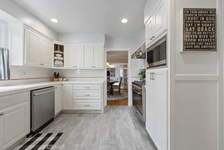 6880 East 10th Street, Long Beach, California 90815