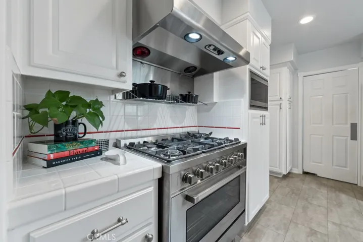 6880 East 10th Street, Long Beach, California 90815