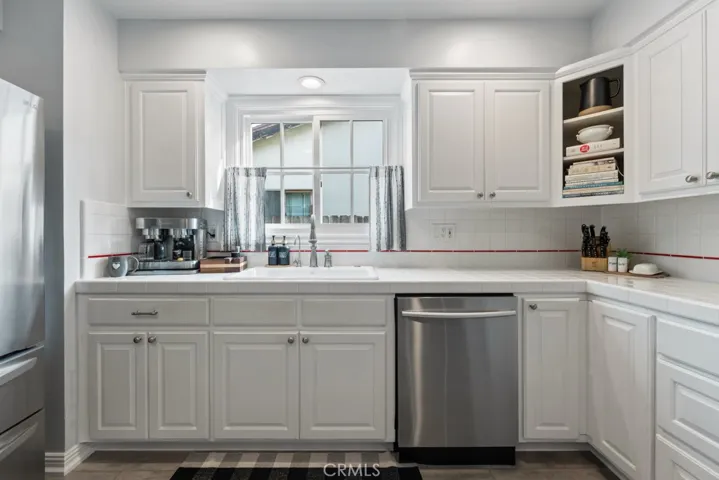 6880 East 10th Street, Long Beach, California 90815
