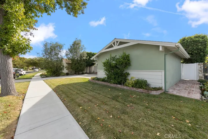6880 East 10th Street, Long Beach, California 90815