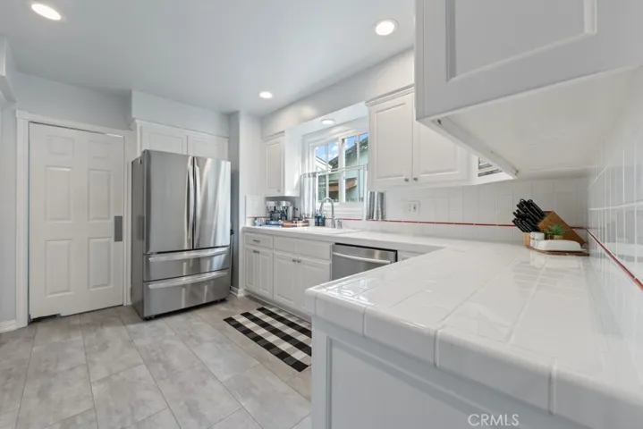 6880 East 10th Street, Long Beach, California 90815