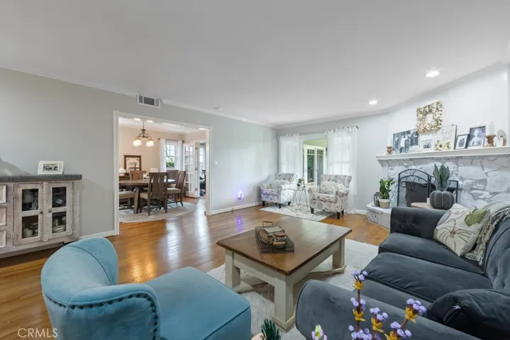 6880 East 10th Street, Long Beach, California 90815