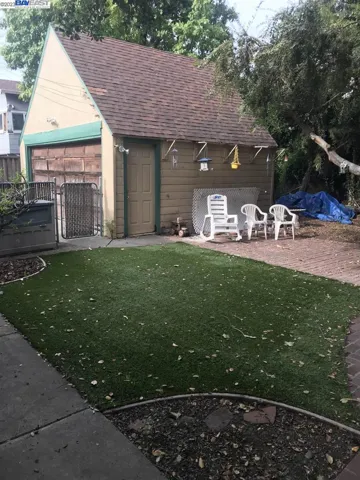 300 Oakes Dr., San Leandro, California 94577