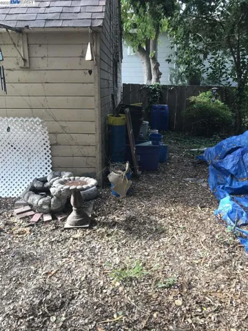 300 Oakes Dr., San Leandro, California 94577
