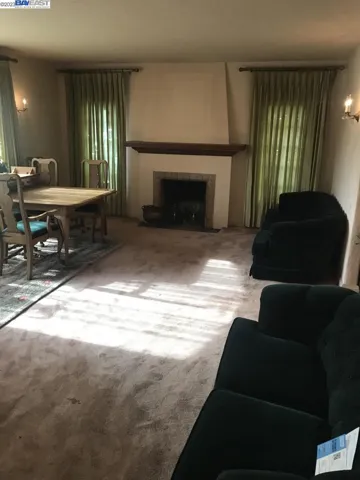 300 Oakes Dr., San Leandro, California 94577