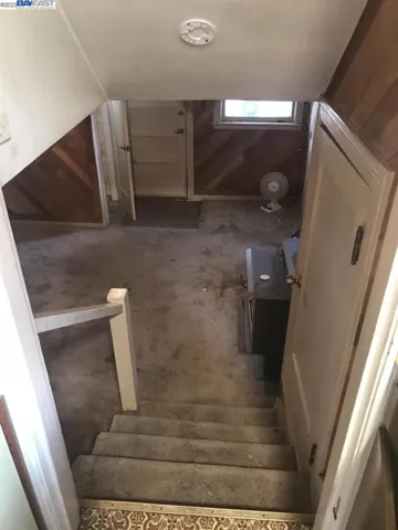 300 Oakes Dr., San Leandro, California 94577