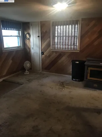 300 Oakes Dr., San Leandro, California 94577