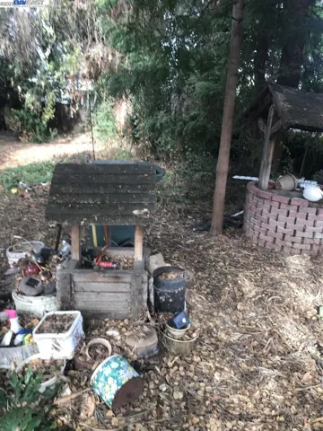 300 Oakes Dr., San Leandro, California 94577