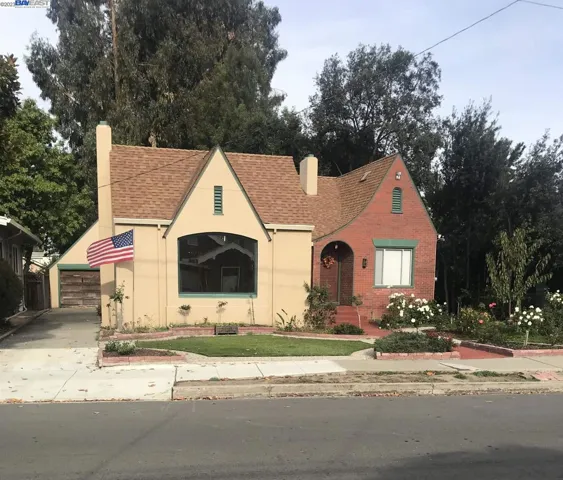 300 Oakes Dr., San Leandro, California 94577