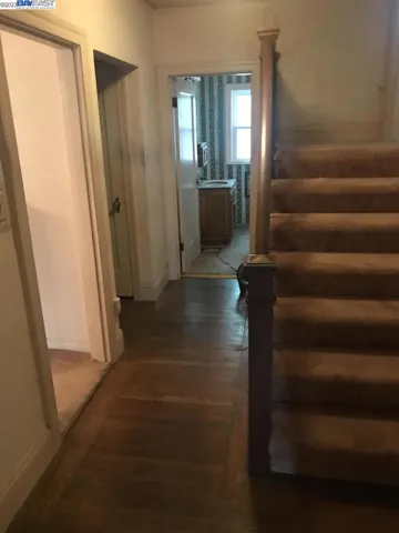 300 Oakes Dr., San Leandro, California 94577