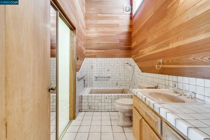 3160 D Street, Hayward, California 94541