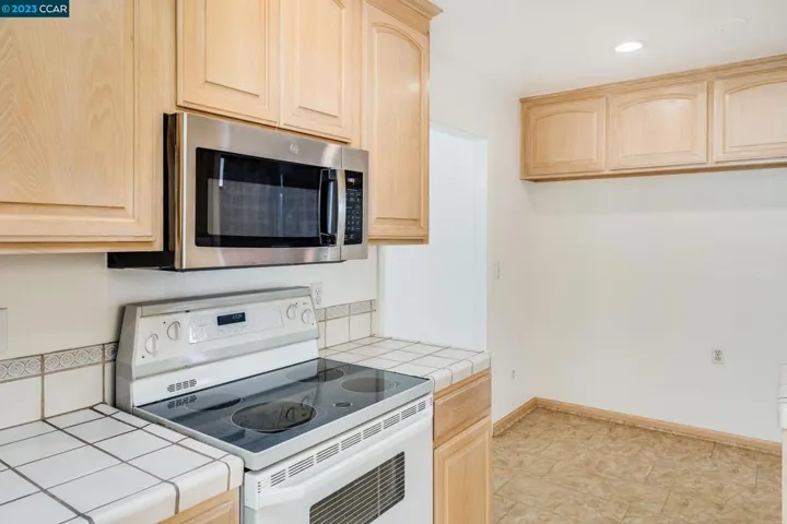 3160 D Street, Hayward, California 94541