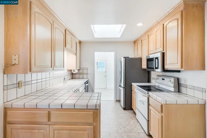 3160 D Street, Hayward, California 94541