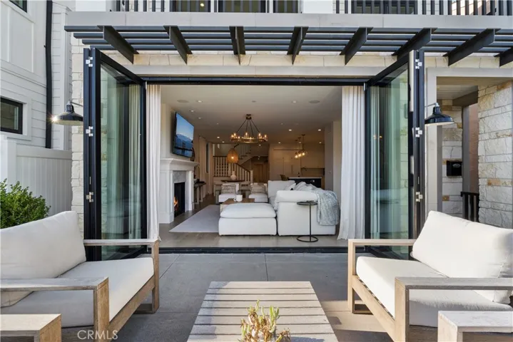 True indoor| outdoor living