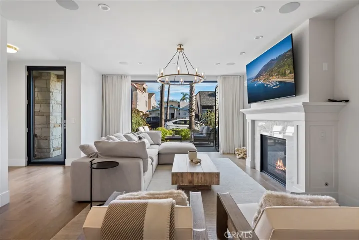 433 Goldenrod Avenue, Corona Del Mar, California 92625