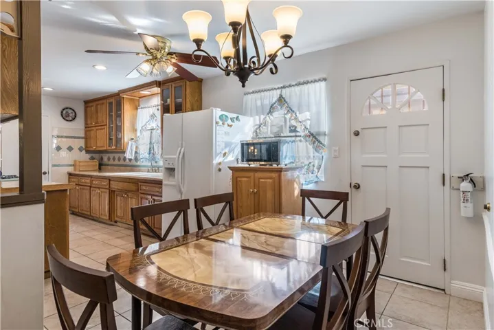 Breakfast nook / Kitchen