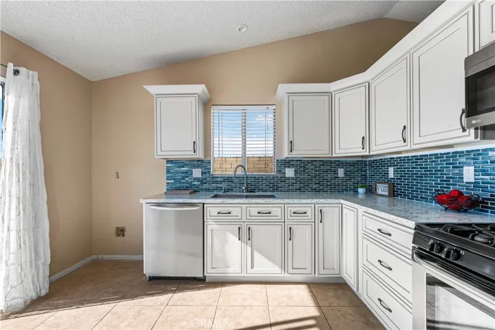 1056 Wedgewood Avenue, Rosamond, California 93560