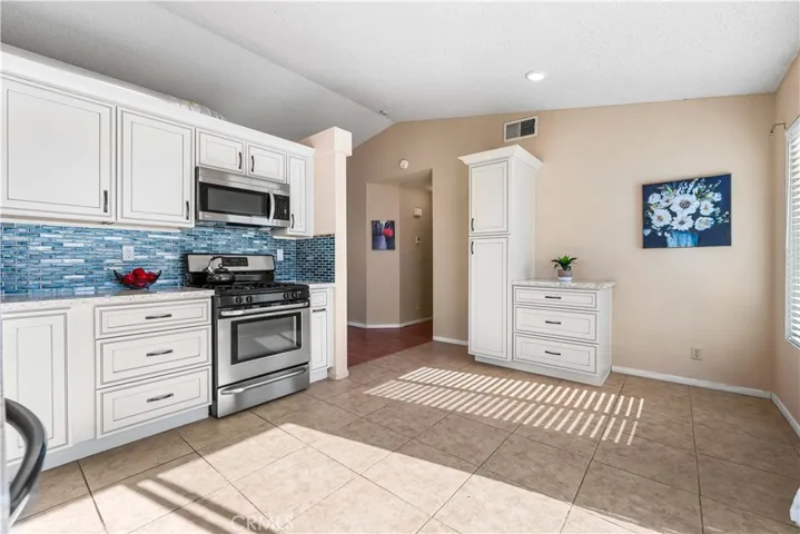 1056 Wedgewood Avenue, Rosamond, California 93560