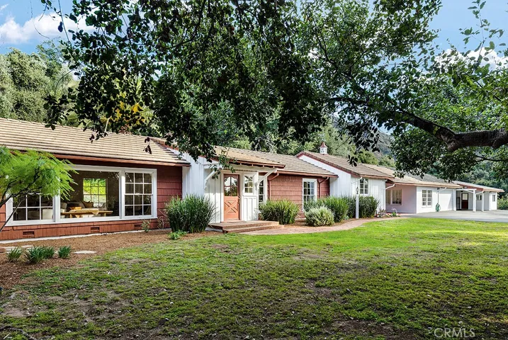 3283 Mesaloa Lane, Pasadena, California 91107
